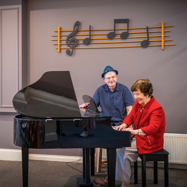 BAPTCARE HERITAGE MANOR Resident friends and musicians at the grand piano in the lounge area