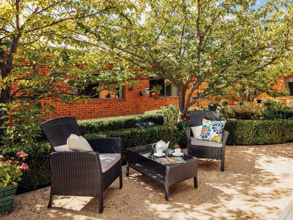 BAPTCARE PENINSULA VIEW courtyard garden with frui trees an sunshine and shade